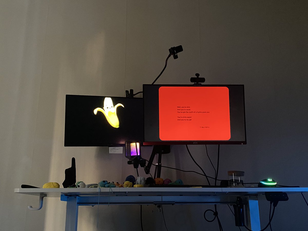 Efa_eclair's tweet image. Horro movie night 👻