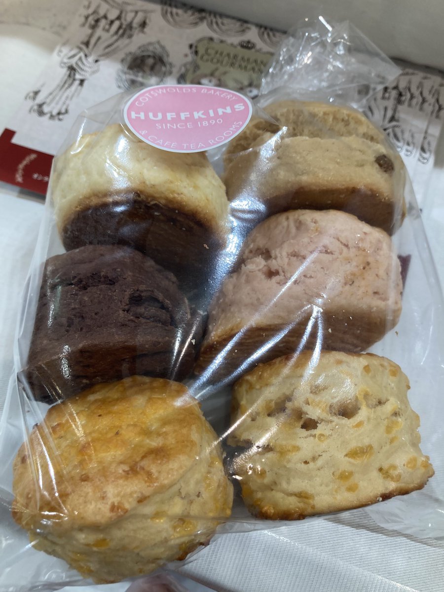 kisaragi6Hase's tweet photo. スコーンも買いまくりの食べまくりです!
#Huffkins
#英国展
#京都伊勢丹 https://t.co/32MTobVh4h