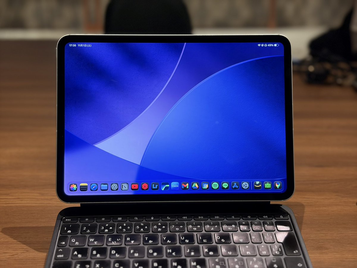 nikostyle_tk's tweet image. iPadOS26からDockのアプリ数を増やせるようになったので、もはやウィジェットも設置せずこれくらいシンプルな方が使いやすいと思うようになった。

そしてM5 iPad ProをAppleさんからお借りしたので、また動画にするかもです…！

#iPadPro #M5iPadPro #Apple #iPadOS26
