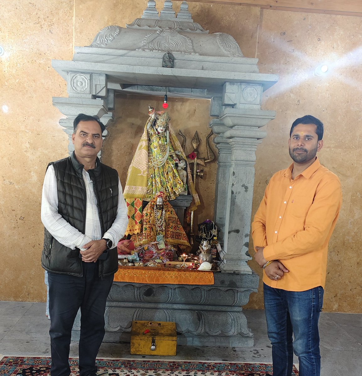 rishav_pandav's tweet image. आज #बैजनाथ विधानसभा क्षेत्र की #ग्राम_पंचायत_संसाल में हर वर्ष की भांति आयोजित भंडारे में उपस्थित हुआ एवं माता रानी जी का आशीर्वाद प्राप्त किया...🙏🙏🙏

#जय_माता_दी  #हर_हर_महादेव

रिशव पांडव