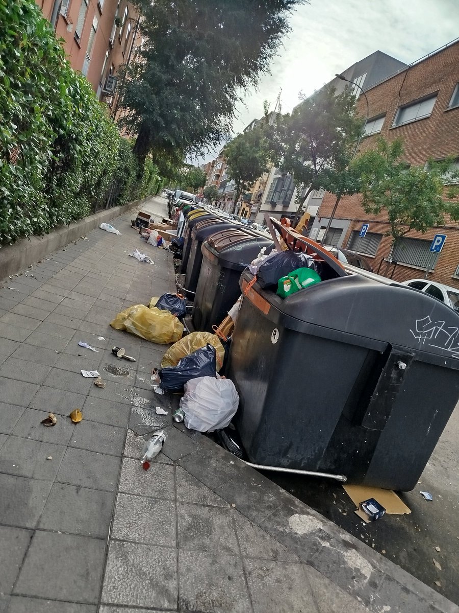 supertoliga's tweet photo. Los bonitos amaneceres que nos brinda el @MADRID del señor @AlmeidaPP_ Arroyo del Olivar 8 @Lineamadrid https://t.co/0IIledVJMF