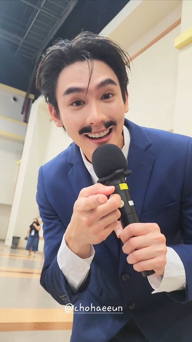 อาชีพอะไรเสียงดัง ตอบ เอะอะข้าราชทูต tweet media