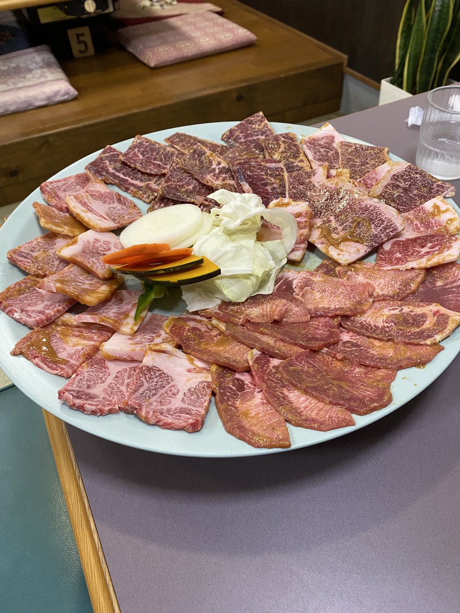 焼肉来ました、頂きます_(┐「ε:)_
みなさん一緒に一杯やりませんか^_^