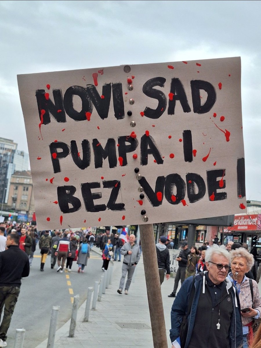 da li je moguće da ste i vodu isključili?
SRAM DA VAS BUDE!
ovo je transparent novosađana od 15.3.'25