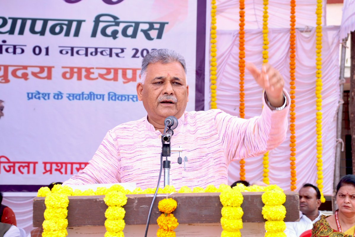 mintechnicalmp's tweet image. तकनीकी शिक्षा मंत्री श्री इन्दर सिंह परमार ने शाजापुर के उच्चतर माध्यमिक विद्यालय में आयोजित “अभ्युदय मध्यप्रदेश” कार्यक्रम में सहभागिता कर सभी को मध्यप्रदेश स्थापना दिवस की हार्दिक शुभकामनाएं दीं।
@DrMohanYadav51
@Indersinghsjp
#समृद्ध_मध्यप्रदेश
#अभ्युदय_मध्यप्रदेश
#MPAt70