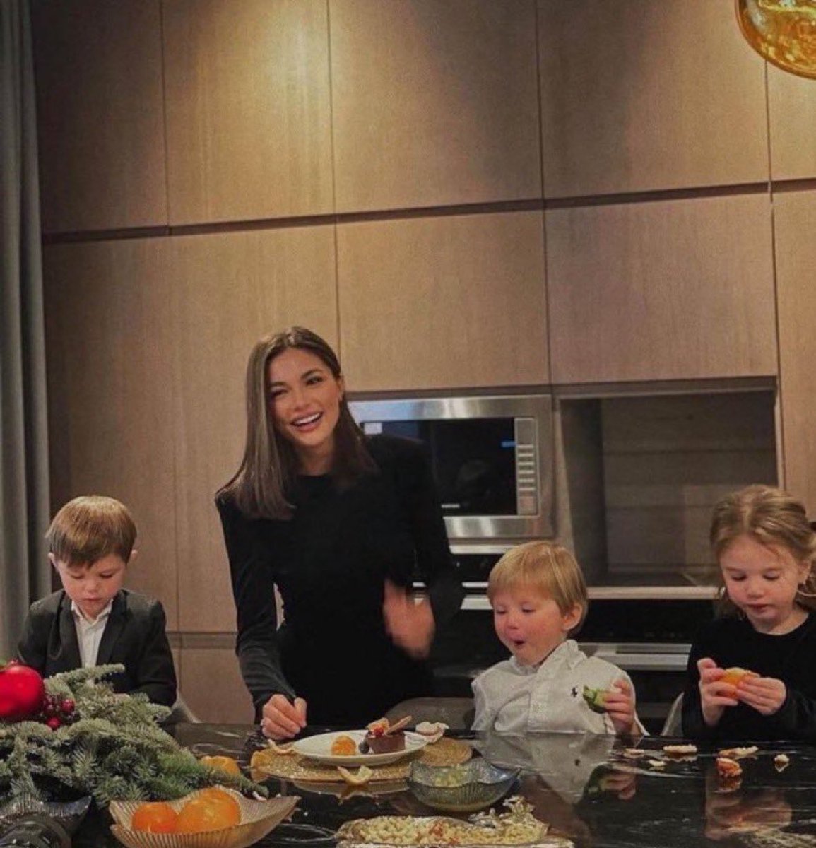 _Kriptopia's tweet image. G☀️M , HAPPY WEEKEND 
Value That Moves With You
The @idOS_network token isn’t built for speculation it’s built for movement. Every time someone verifies their identity, connects a wallet, or joins an onchain community, IDOS is the silent engine making it all run. It’s not just…