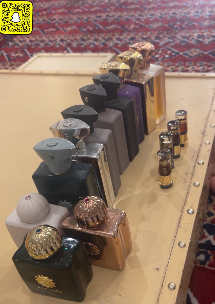 #رابطة_عشاق_العطور  كانت جلسة عطرية جميلة جدا كعادة جلساتنا المعتادة كل يوم جمعة بحضور قروبنا الجميل تبادل معلومات واحضار عطور للتجربة والادهان والبخور يكفي فيها عدم التكلف والبساطة