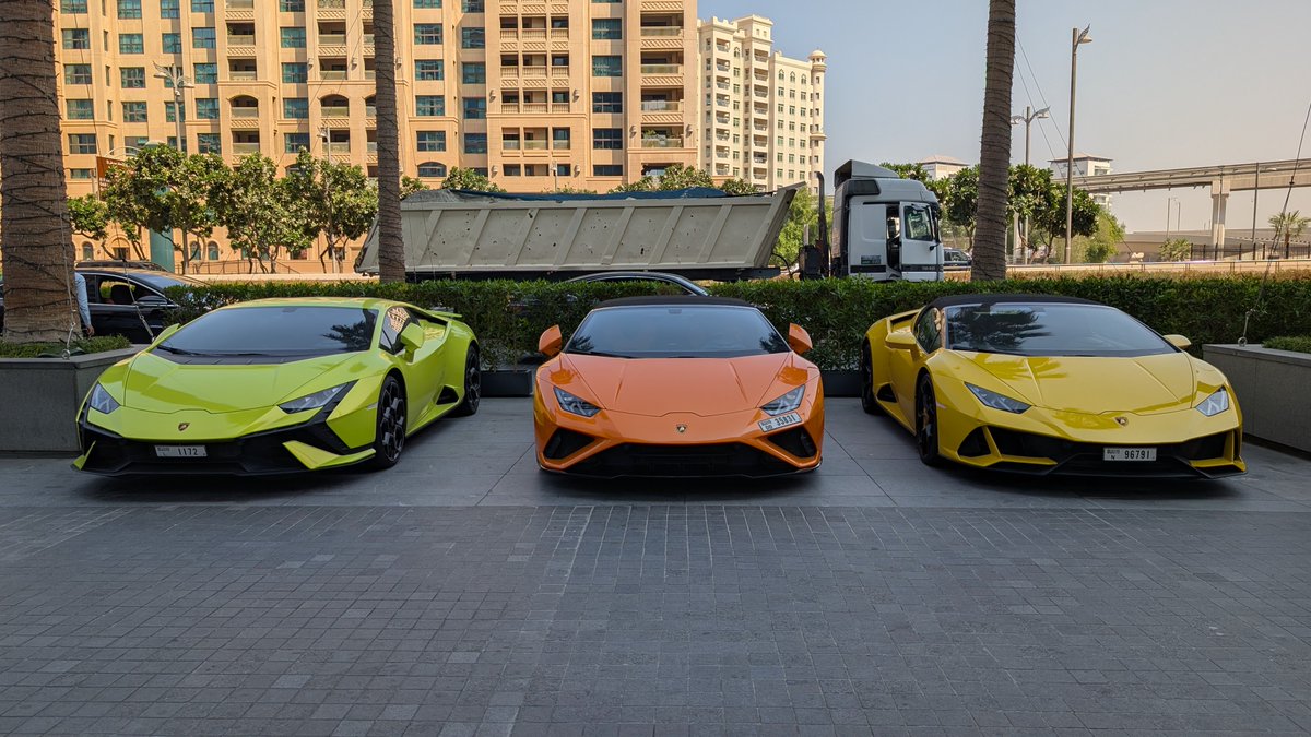 1ceStream's tweet image. &quot;Mobile Gaming is dead for content&quot;

Thanks to mobile gaming I&apos;m able to afford to fly to Dubai and take a picture of these cars 

Chase your dreams