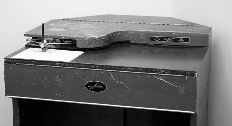 PFCollectibles's tweet image. How to spot autopen autographs paulfrasercollectibles.com/blogs/autograp… #Autographs #Signatures #CollectiblesBlog #Authentic #PaulFraserCollectibles