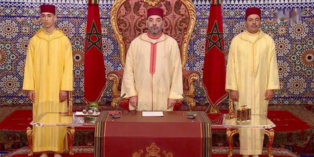 LIONSDELATLAS4's tweet photo. تهانينا لجلالة الملك محمد السادس نصره الله، قائد المسيرة الخضراء الثانية،
وإلى الدبلوماسية المغربية التي اشتغلت بحنكة واقتدارٍ،
وإلى كل مغربي وفي، آمن بعدالة قضيته حتى تحقق النصر.
اليوم يكتب التاريخ فصلاً جديدًا من المجد والعزة 
المغرب سيظل في صحرائه، والصحراء في مغربها..🇲🇦 https://t.co/z571nu1QGT
