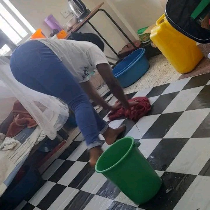 SocietyUnpluged's tweet image. Women only look good if you are not dating them💔