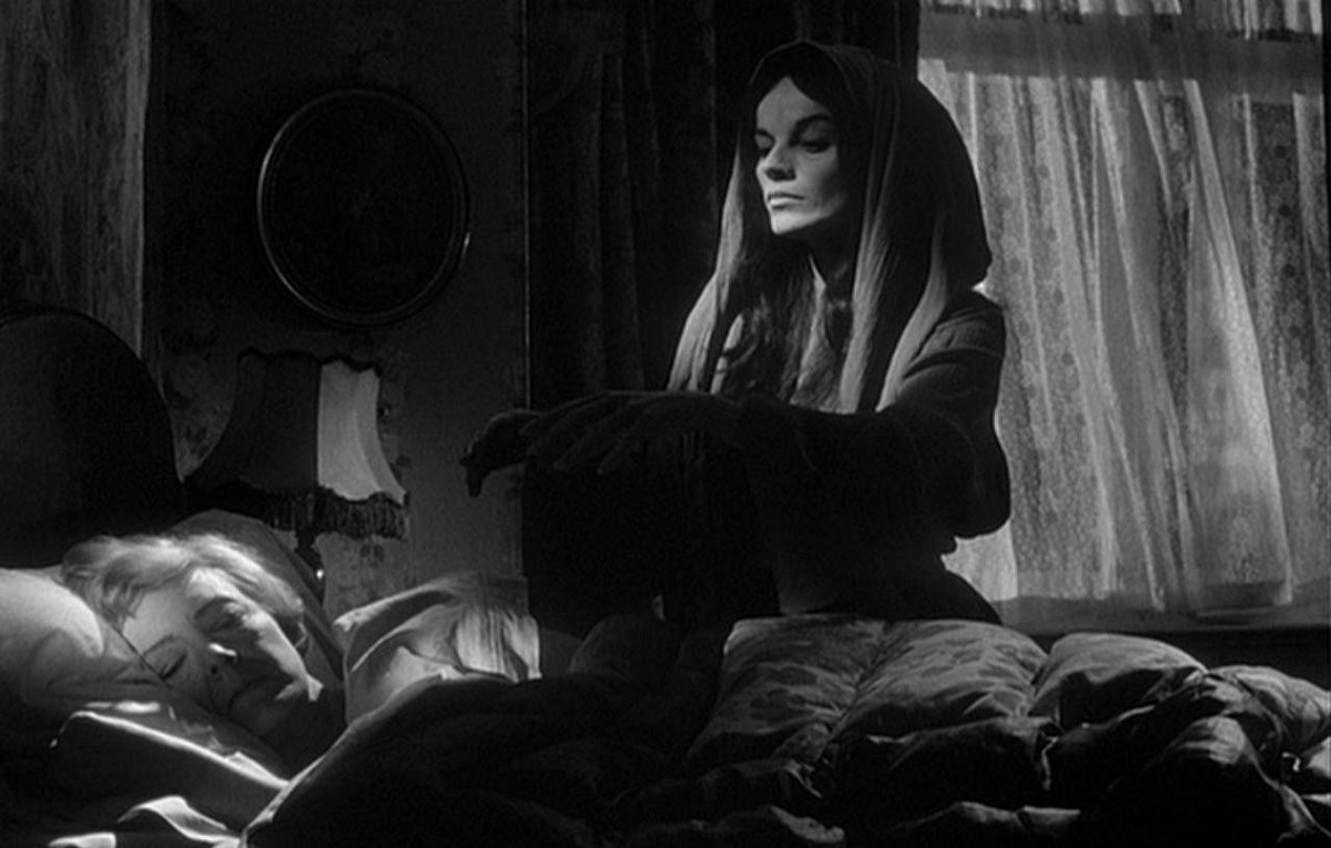 AngusKohm's tweet image. #FridayNightAtTheHomeDriveIn
Witchcraft (1964) by #DonSharp
w/ #LonChaneyJr #JackHedley #JillDixon #ViolaKeats
When her grave is disturbed by land developers, a 300-year-old witch is accidentally resurrected and terrorizes an English village.
#UK #Horror
#NotQuiteClassicCinema