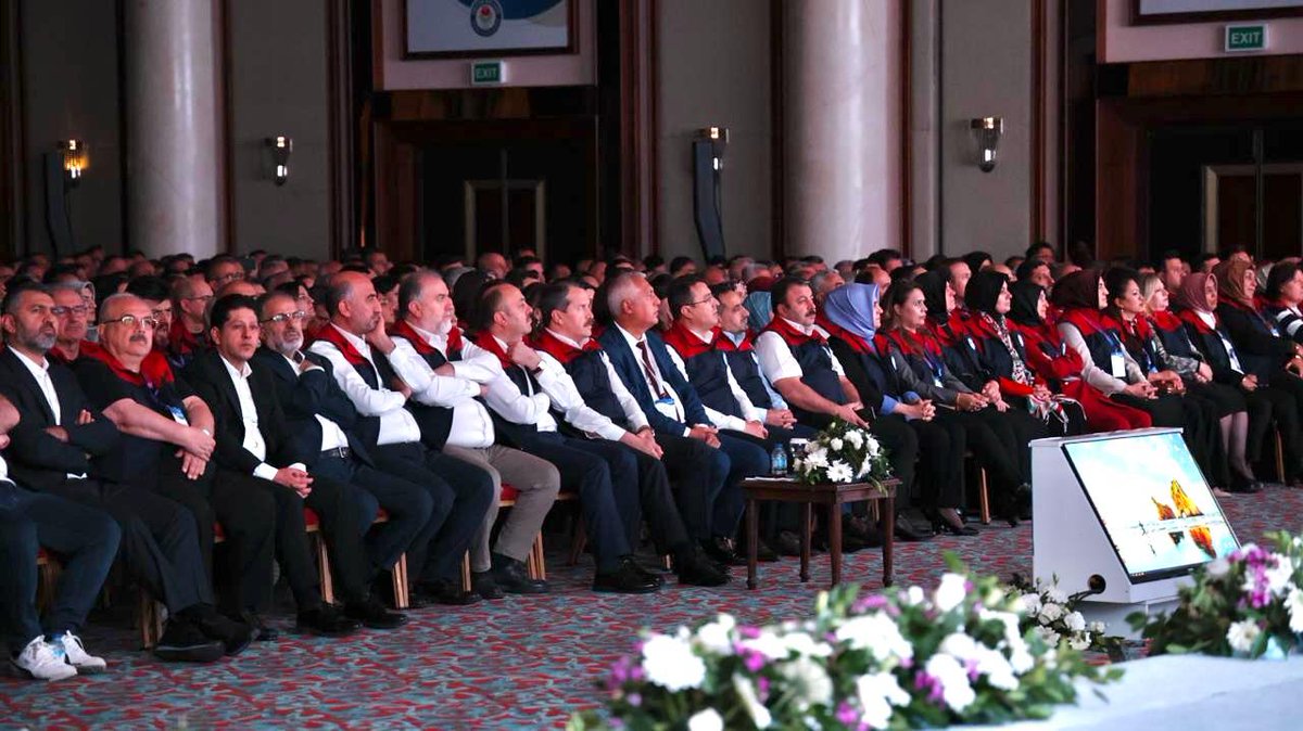 EĞİTİM-BİR-SEN 20. TÜRKİYE BULUŞMASI

Teşkilatımızın lideri, eğitim çalışanlarının hür ve gür sesi Genel Başkanımız Ali Yalçın, Eğitim-Bir-Sen 20. Türkiye Buluşması’nda konuşmalarını gerçekleştirdi: 

“Bugün geldiğimiz noktada, artık diyoruz ki sendikal zeminde, mevzuat yönüyle