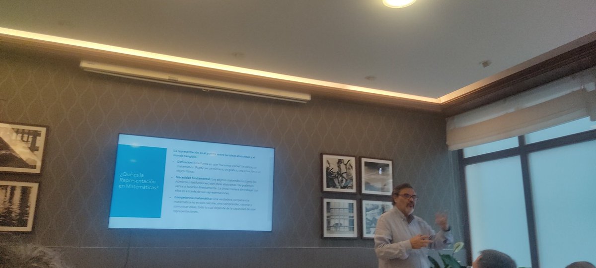 Esta mañana continuamos con la conferencia “La Representación en Matemáticas. Un pilar para el desarrollo de la competencia” impartida por Onofre Monzó <a href="/Onofre_Monzo/">Onofre Monzó</a>, en el Seminario sobre Comunicación y representación de la <a href="/fespm_es/">FESPM</a>
