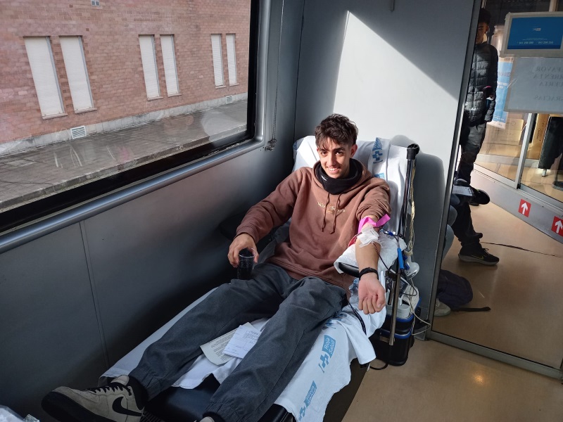DONACIÓN DE SANGRE.   

El Banco de Sangre se ha desplazado a nuestro Instituto y los mayores de edad han podido donar sangre. Muchas gracias por vuestra solidaridad.

iescosmegarcia.larioja.edu.es/nuestro-centro… <a href="/bsangrelarioja/">Banco de Sangre de La Rioja</a>
