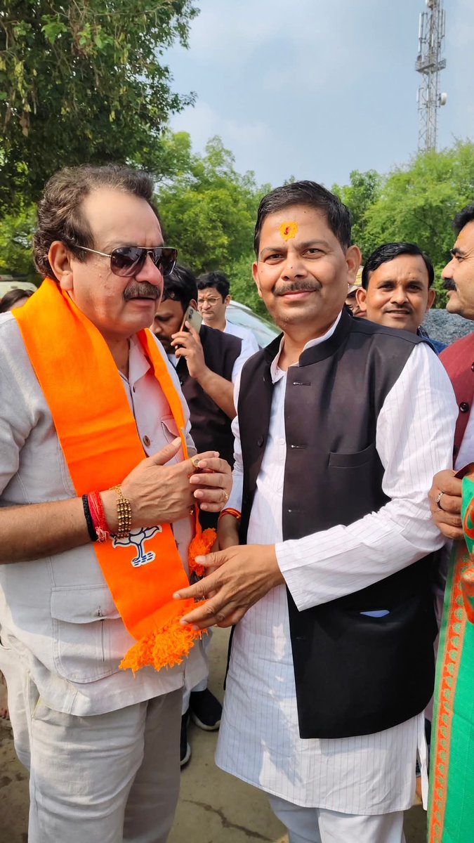 DevendraSinghMP's tweet image. आज भिण्ड प्रवास पर पधारे माननीय केंद्रीय मंत्री श्री @spsinghbaghelpr जी का दंदरौआ धाम में आत्मीय स्वागत किया।

#BJP4Bhind #DevendraNarwariya