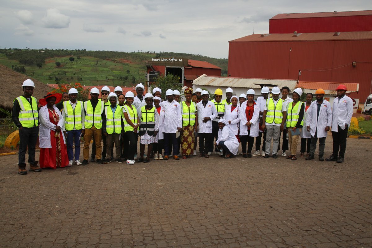 ProfemmesTH's tweet image. 28 youth and women entrepreneurs in cosmetics under the #VIBEProgram, had an inspiring learning visit to Mount Meru Soyco Ltd. They gained practical insights into Manufacturing Practices, quality control, marketing, branding, and packaging skills to produce high-quality products