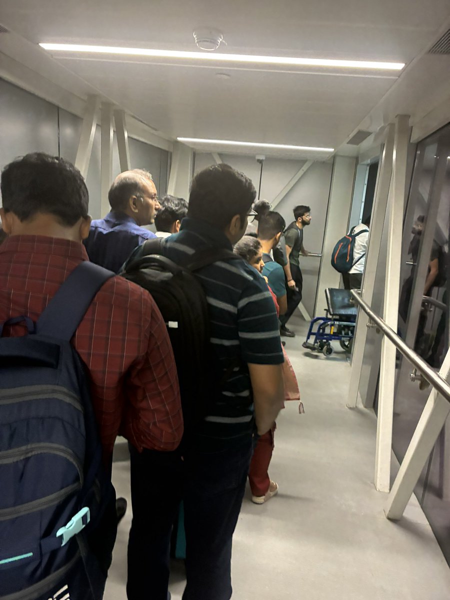 Prajkumar86's tweet image. This is how you like to keep your USP of being on time? Having people in queue to board when you’re not ready @IndiGo6E ??