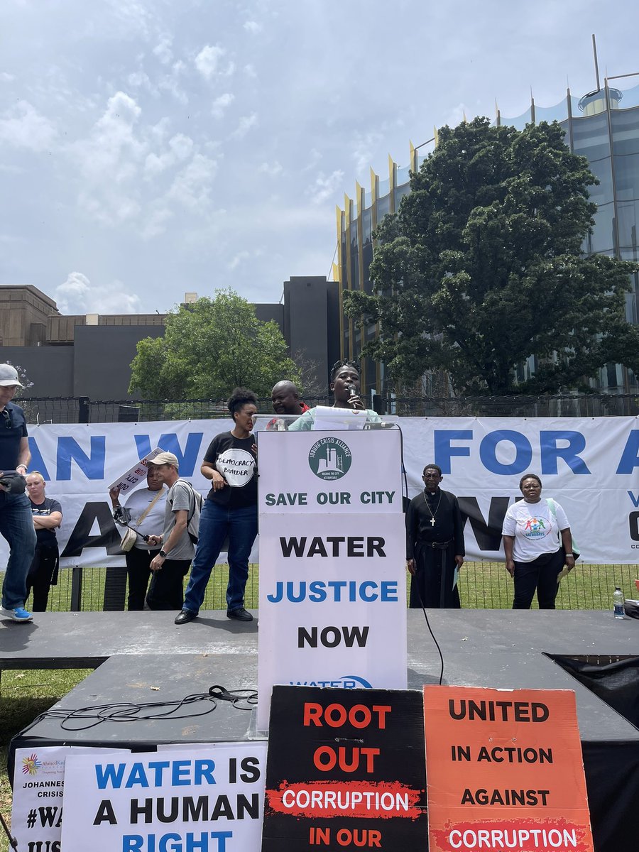 “Mayor, come down and fix our problems” says a resident of Joburg #waterprotest #watercrisis #ONC