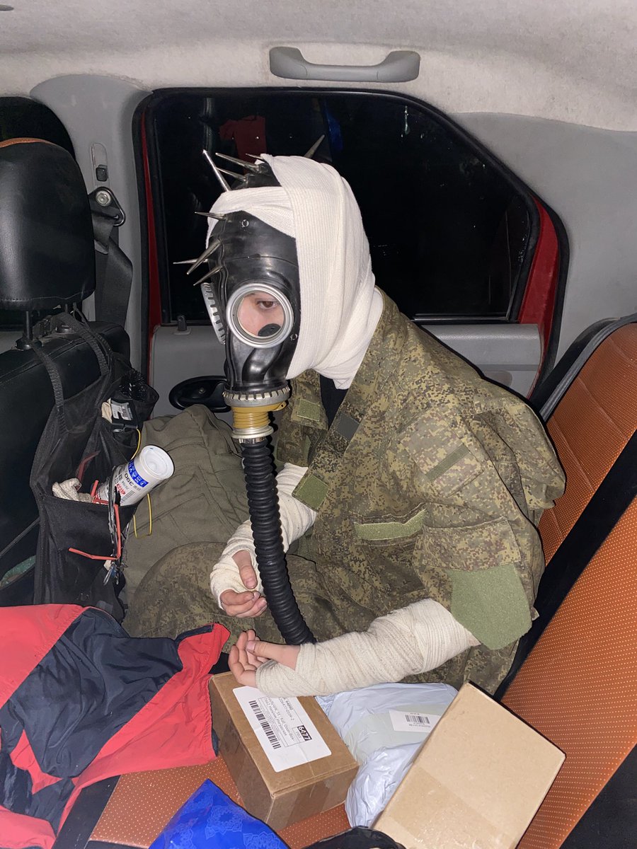 Представьте вы сидите бухаете а к вам в комнату заходит вот это (я выиграла конкурс на лучший костюм причем вообще случайно)