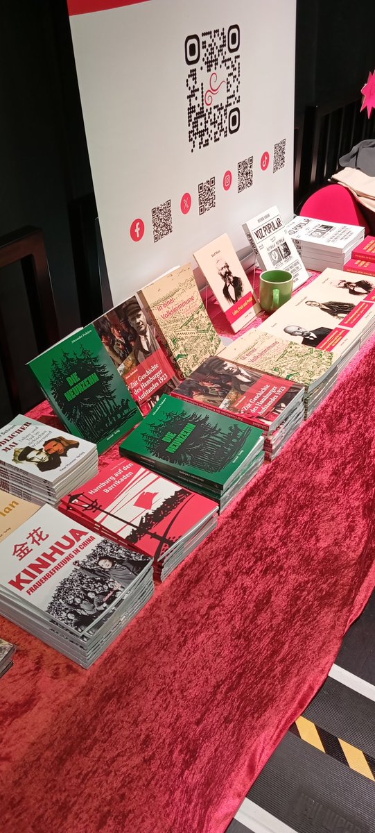 Unser Büchertisch auf der Linken Literaturmesse in Nürnberg! Kommt vorbei, der Eintritt ist frei. Alle Bücher auch online verfügbar auf:
ostwindverlag.com 🚩📚

#linkeliteraturmesse #bücher #ostwindverlag