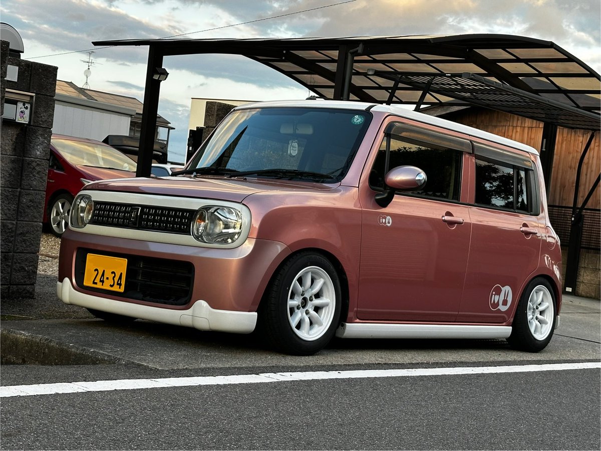 lapin様 Lapin] A cute red and white Lapin with a slightly upscale look. I