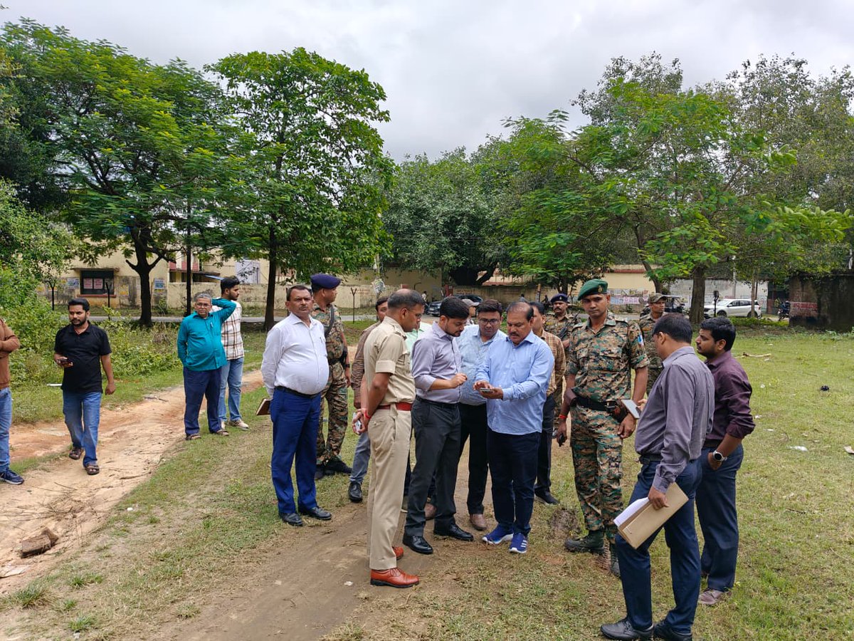 उपायुक्त श्री आदित्य रंजन व एसएसपी श्री प्रभात कुमार ने धनबाद पॉलिटेक्निक परिसर का निरीक्षण किया। ईवीएम डिस्पैच, रिसीविंग व मतगणना स्थल की तैयारियों व सुरक्षा व्यवस्था का लिया जायजा।
#Dhanbad #MunicipalElection #Election2025 #JharkhandPolice