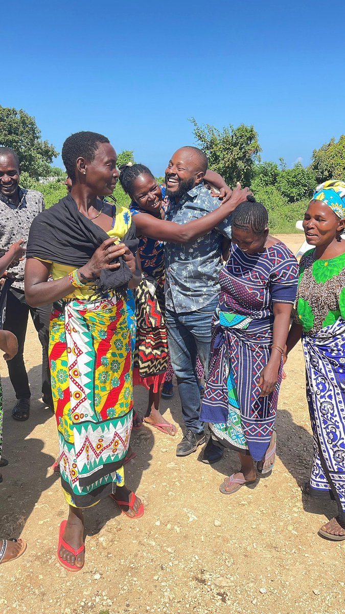 DNAPartyKe's tweet photo. Furaha Chengo is truly a man of the people. Grounded, humble, and committed to uplifting every voice in Magarini. #TheDNAofChange #Freshleadership #VoteChengo #YourVoiceYourPower https://t.co/QfrVAWitDt