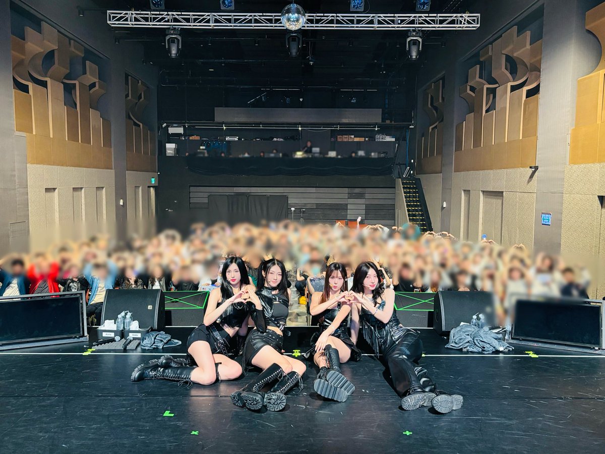 everglow_offcl's tweet photo. [📸]
#251101_4EVERGLOW_IN_TAIPEI 

열정적이었던 대만 포에버와 함께 오늘 공연도 힘차게 마무리💜
응원해 주신 모든 포에버 오늘도 감사합니다💖

#EVERGLOW #에버글로우
#이유 #시현 #온다 #아샤
#EU #SIHYEON #ONDA #AISHA https://t.co/tvhCI0fGs0