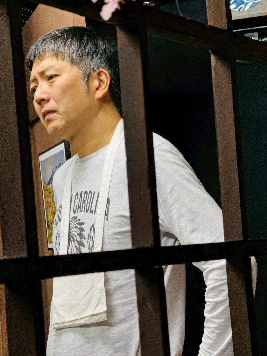 だるま座「煙が目にしみる」
稽古が進んでおります。
勝手知ったる…と思うなかれ。毎回新しく、面白く切なく、進化しております。
毎日泣き笑いの稽古場。
どうか是非、ご覧下さいませ。
quartet-online.net/ticket/kemuri2…
赤い回が出演回です！