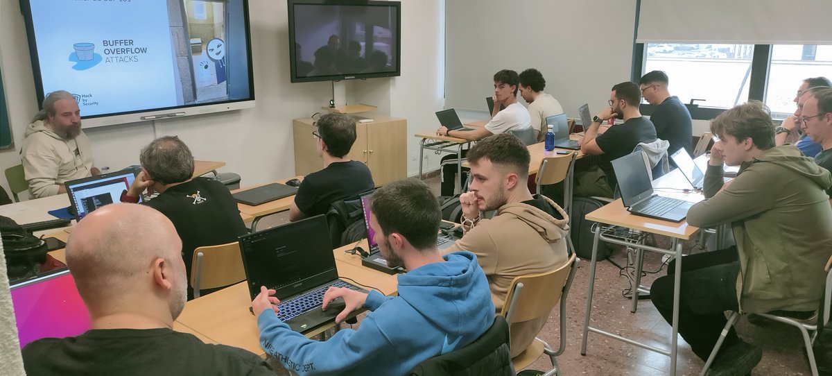 Tambien en paralelo tenemos a <a href="/Gwalrock/">Rafa</a> de <a href="/HackbySecurity/">Hack by Security</a>  impartiendo "Taller práctico BufferOverFlow".

¡¡¡MUY INTERESANTE!!!

#HoneyCON25 #Guadalajara #ciberseguridad #bufferoverflow