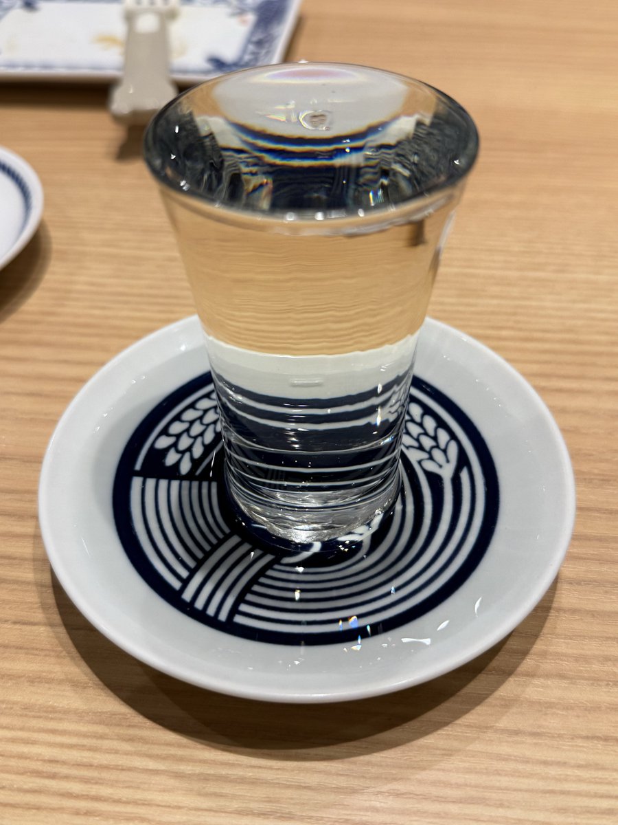 スシローの居酒屋バージョン
結構美味しかった😋
1週間お疲れ様でしたー
隣の席のカップルが獺祭のことをダッサイってイントネーションで話してて、少しウケた🤣