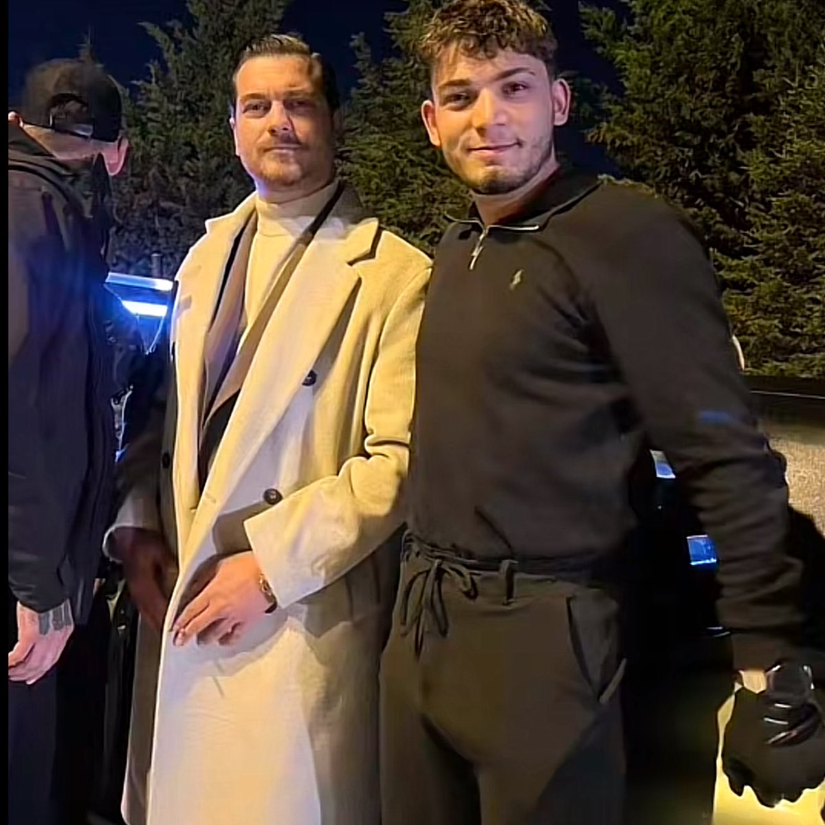 اشرف لابس الوان فاتحة🫠🤍
شكله فلاش باك شيدام بس ماعندي دليل