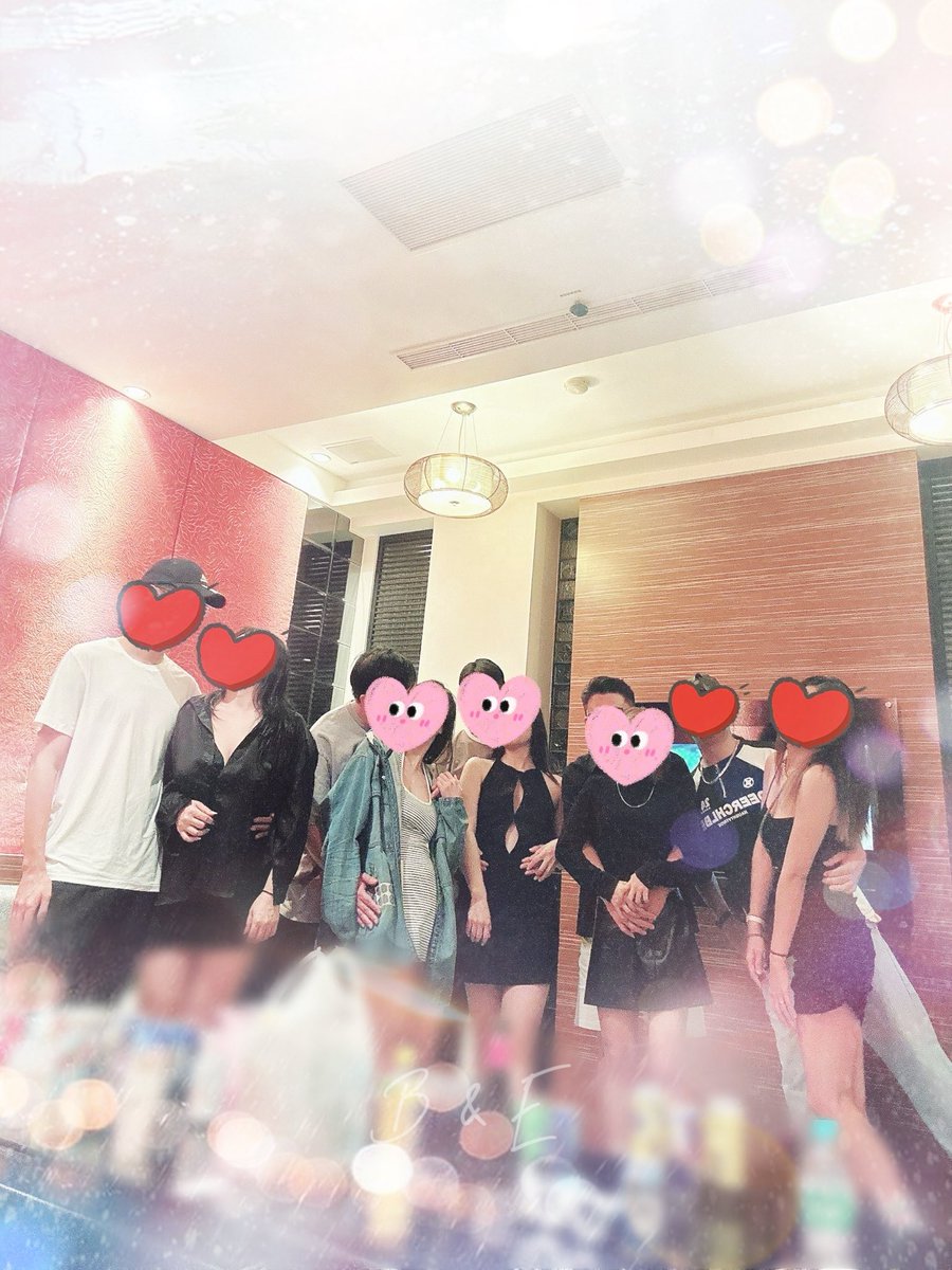 Happy Halloween 👻 
給糖一樣要搗🥚🐣

很臨時的局
很巧的熟悉小夥伴🥳
一切輕輕鬆鬆舒舒服服
好看好玩好好摸（？

#說好的萬聖節裝？👀
#三隻白雪公主🤭🤭🤭
#下次要再原班人馬揪起乃～～～
#喝冰結頭痛有解咪壞好事捏

<a href="/KHJasonandAngel/">高雄Jason&Angel 🍻💖 探險中💖🍻</a> 
<a href="/_cat_tw/">南部新手情侶J&F</a> 
<a href="/D_F627/">D&F</a> 
<a href="/cat_in_the_romm/">A&H 情侶</a>