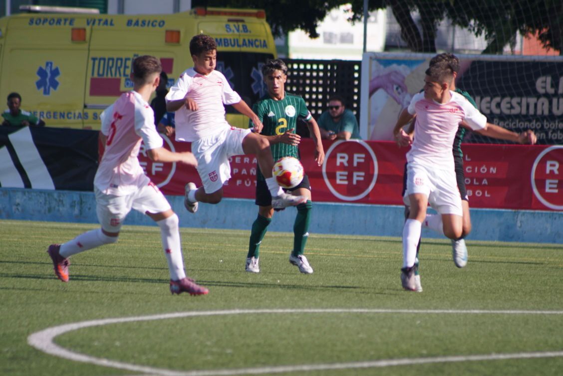 ffrm_se's tweet image. ⏸️ ¡𝗗𝗘𝗦𝗖𝗔𝗡𝗦𝗢! | ⏰ 35&apos; | #FFRM 1-1 #EXT

⌛ Jugadores a vestuarios con tablas en el marcador. ⚽ David Martínez igualó (⏰ 20&apos;) el tanto inicial extremeño.

📽️ youtube.com/live/WCid7BLiW…

📍 Beniel / 💪 ¡A culminar la remontada! ¡Vaaaaamos! #VamosFFRM