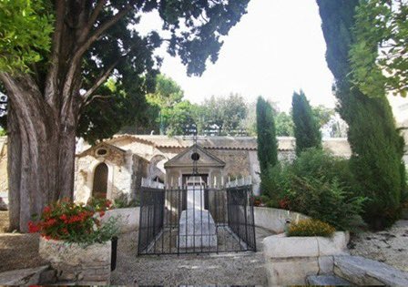 À l’occasion de la Toussaint, nous vous proposons de (re)découvrir l’histoire des cimetières de Saint-Laurent-du-Var.

saintlaurentduvar.fr/news/redecouvr…