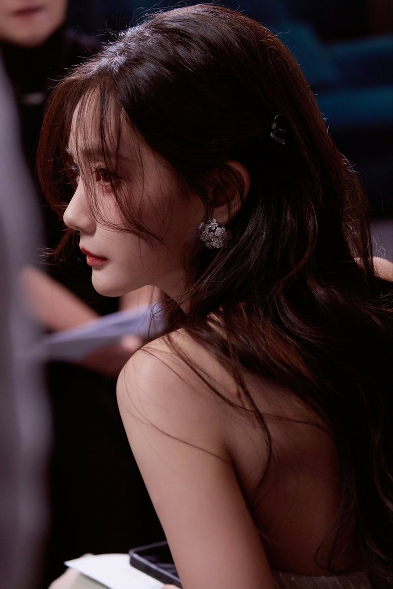 OMFG! i’m having a gay panic she’s soooo DAMN FINE gooosshh 😩