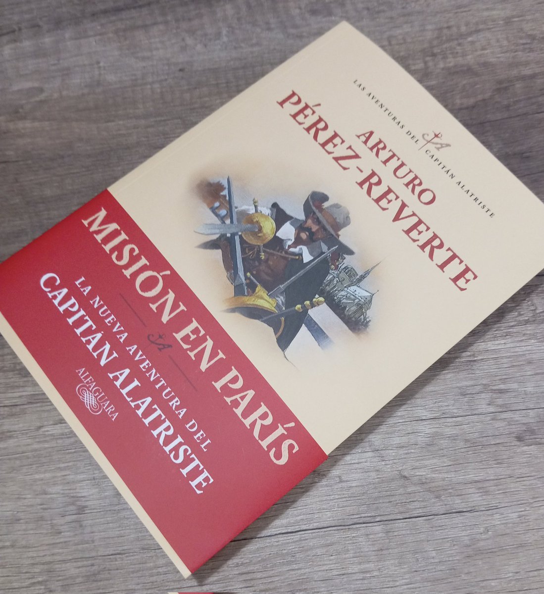 Pues nos vamos de Misión a París con #Alatriste y <a href="/perezreverte/">Arturo Pérez-Reverte</a>