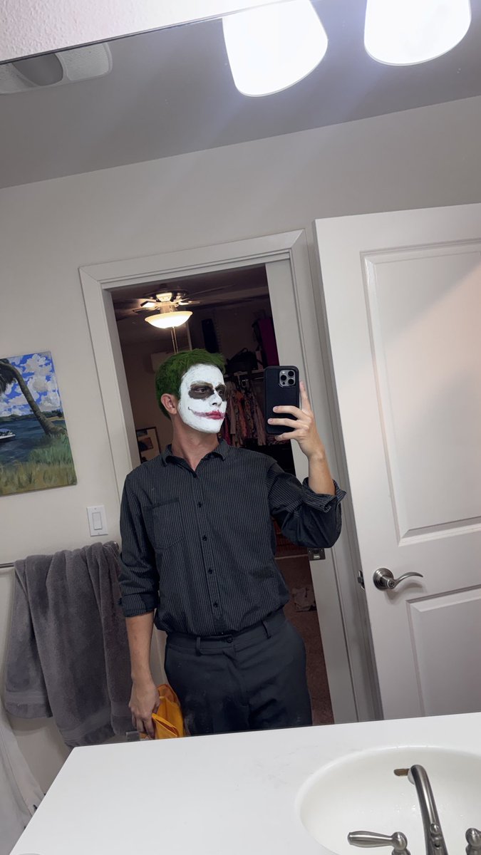 Pothias's tweet photo. Happy Halloween everyone 🎃 https://t.co/GIuv0sq6Db