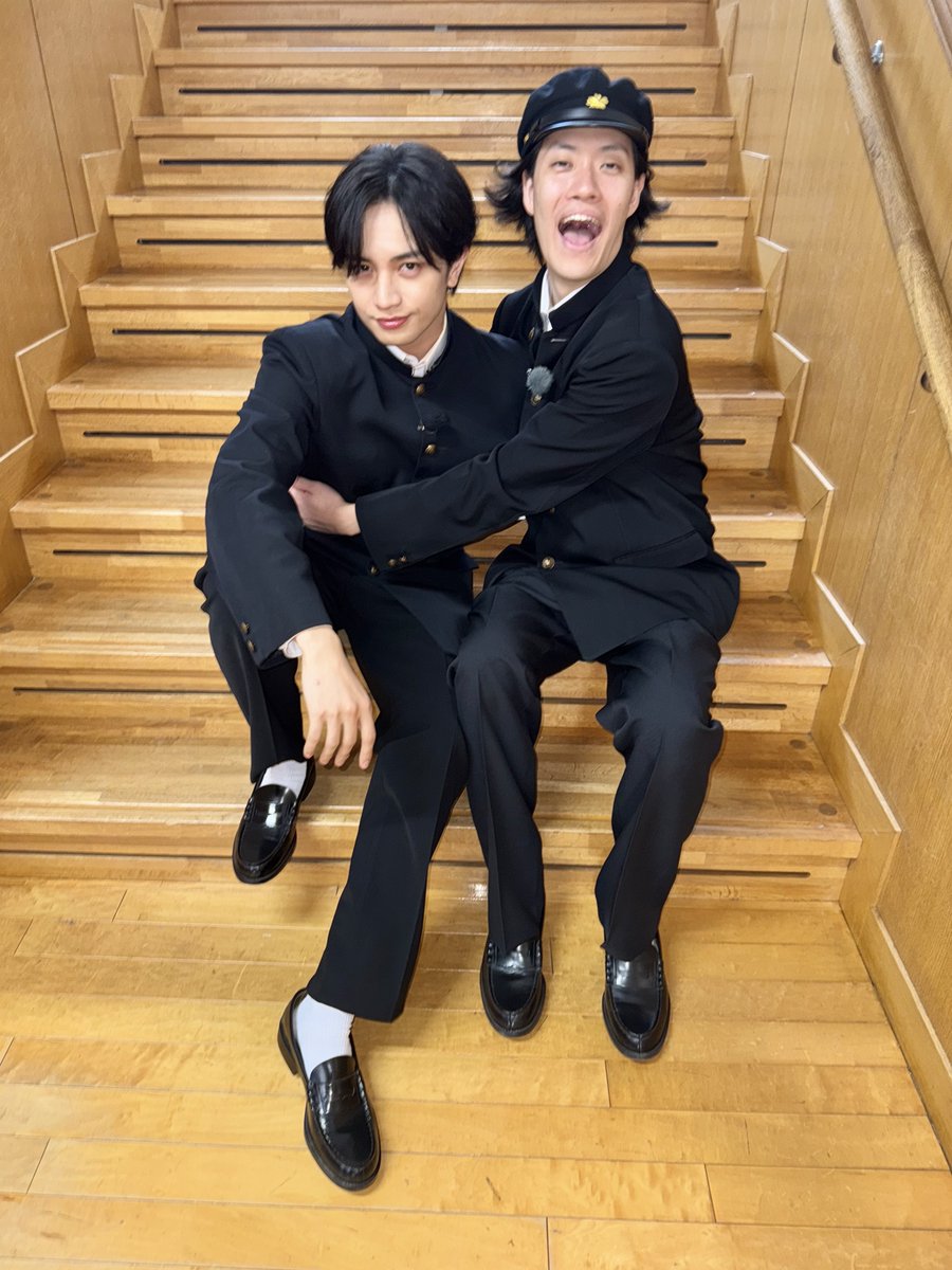 KENTO_Team_N's tweet image. この人にお揃いのブルーアイズあげたな。
そし頼むね。
丁寧にね。

#粗品ティー
#かくれんぼみてね

by 本人