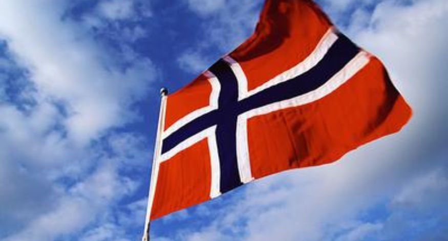 EL MEJOR PAÍS «Es un Estado con altos impuestos, alto gasto público, 5 de las 7 empresas más grandes de la Bolsa de Oslo son públicas o mixtas. Un Estado que fomentó la participación tripartita, apostó a créditos y subsidios dirigidos, a compras públicas» cholilaonline.ar/2019/10/norueg…