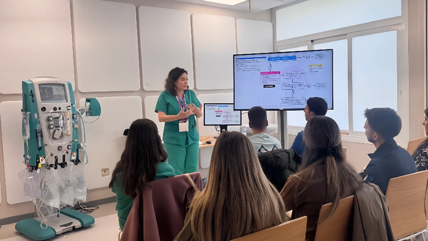 🥼 Anestesiólogos y especialistas en cuidados críticos aprenden técnicas de depuración extracorpórea, como las terapias continuas de depuración extrarrenal o la técnica ECMO.

✅ En el #Hospital12deOctubre estas técnicas se han utilizado con éxito en más de 300 ocasiones.