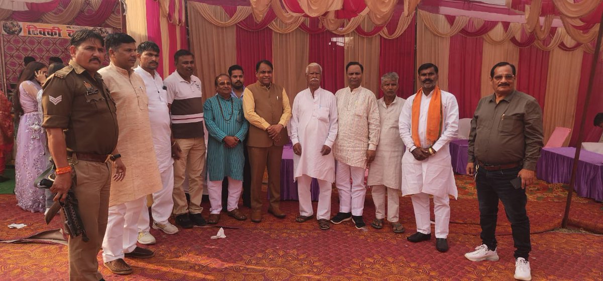 MlcSuresh's tweet image. आज सहारनपुर जनपद के गंगोह क्षेत्र के ग्राम कुआं खेड़ा में श्री मदनपाल कश्यप जी के सुपुत्र श्री अंकित कश्यप जी के लगन-सगाई समारोह में शामिल हुआ।।

भगवान से प्रार्थना है कि यह पवित्र बंधन प्रेम, सुख और समृद्धि से परिपूर्ण रहे।
#sureshkashyap