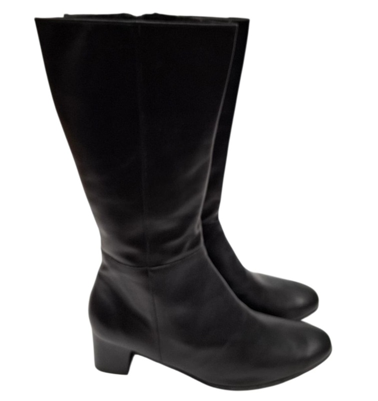 Latvijas ražotāji iedeva vēl vairākus rudens un ziemas zābaku modeļus tirdzniecībai. 
No 41. līdz 45. izmēram:
apavi40plus.lv/lv/manufacture…