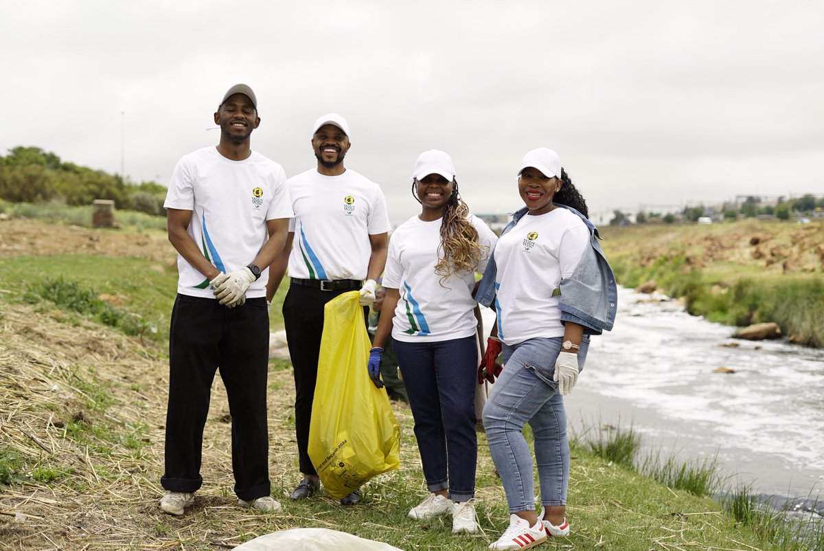 TheBrandScapers's tweet image. Together, we’re proving that protecting our planet starts with simple actions, keeping our spaces clean and our water sources safe. This is how change begins, drop by drop. 🌍✨
#DropByDrop #CleanUpDrive #Sustainability @Rand_Water @water_wise