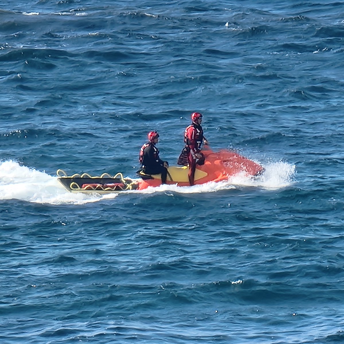 Cincuenta y cuatro personas han muerto ahogadas en Canarias entre enero y octubre de 2025. Ten siempre mucho cuidado con el mar, especialmente en otoño e invierno, cuando las condiciones pueden cambiar rápidamente.