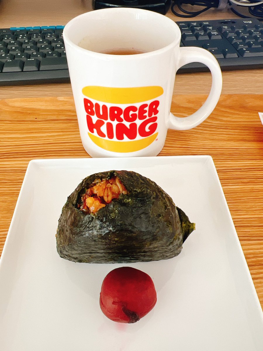 kina_kinally's tweet photo. 今朝の朝ごはん。COCOMOGUのおにぎりと、自家製カリカリ梅。
本日は、牛肉のビビンバ風のや〜つ。
毎日変わり映えしなくてごめんなさい。
って言うか、そろそろ、封を開ける前に写真撮りなさいよ😅
・
#onigiriaction
を付けてオニギリの写真をsnsに投稿すると飢餓に苦しむ子ども達の給食費5人分になる https://t.co/z9MIFqRUWe