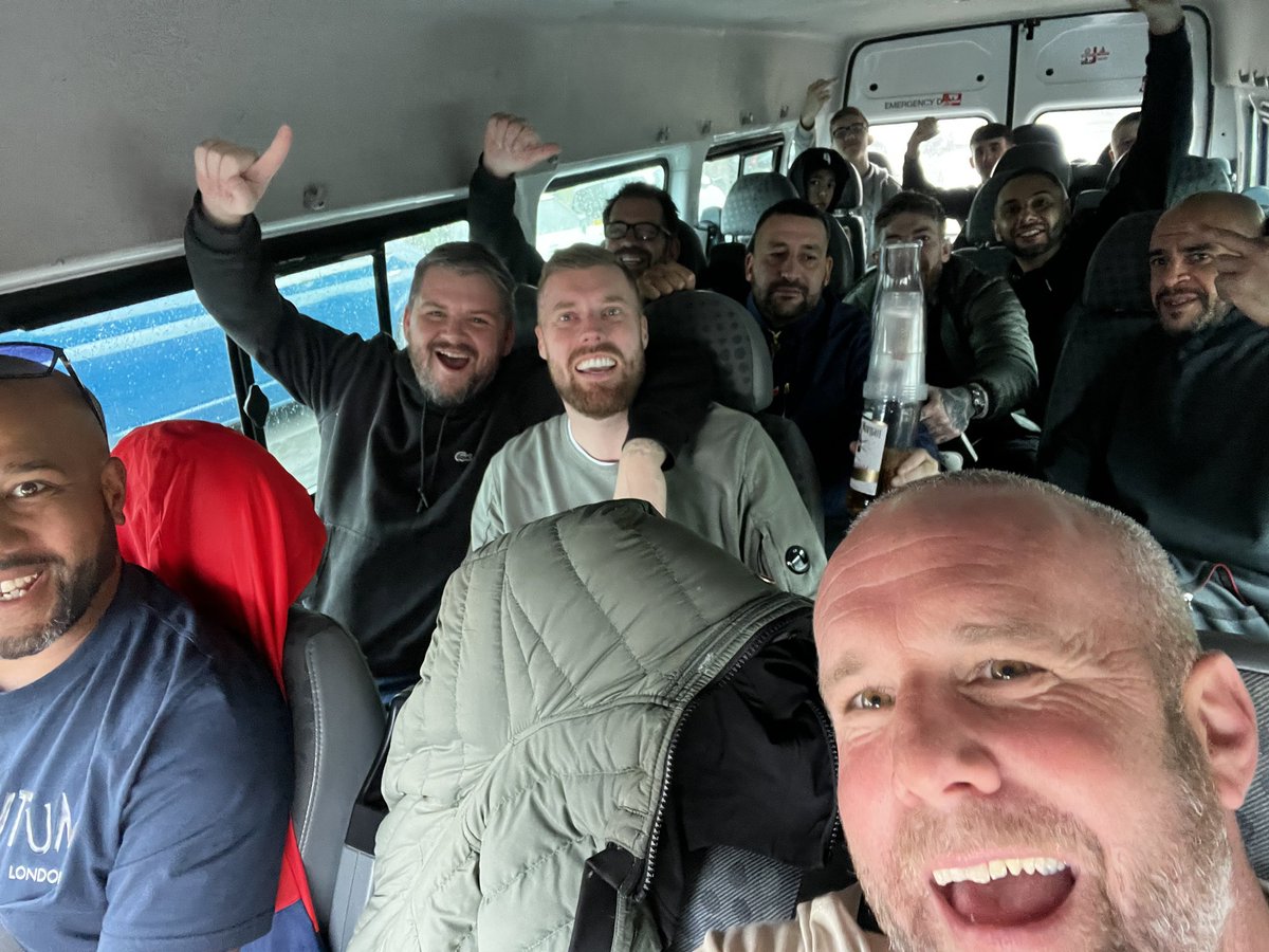 JasonFinnimore's tweet image. The nut bus is on its way👊🏻🔴⚪️ @BristolCity @wesleybryant79 @Richiegrich