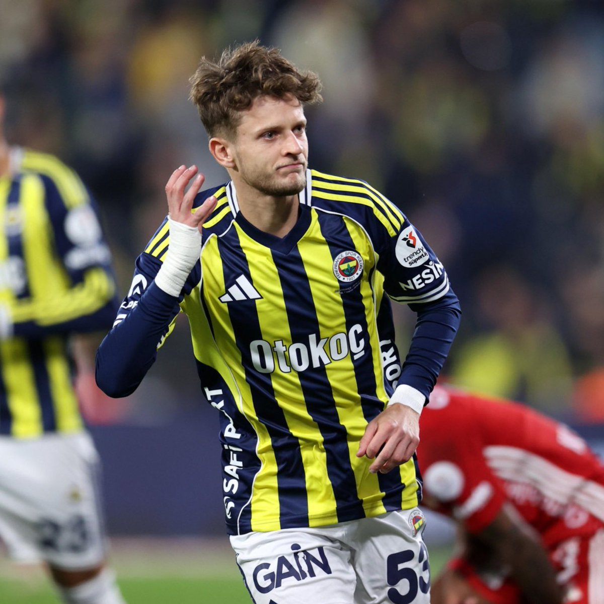 🚨 🇵🇱 Sebastian Szymański znalazł się na celowniku trzech klubów z Bundesligi!

Te zespoły do Bayer Leverkusen, Eintracht Frankfurt i Stuttgart 🇩🇪

ℹ️ SportDE