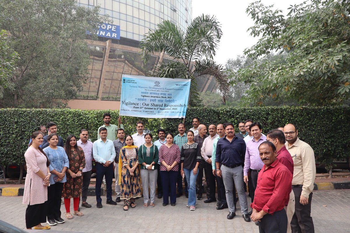 As part of #VigilanceAwarenessWeek 2025, NMDFC employees participated in a Walkathon organized in 31.10.25 to promote the values of integrity, transparency, and accountability among employees at SCOPE Minar and the society at large.
#NMDFC #Integrity #GoodGovernance